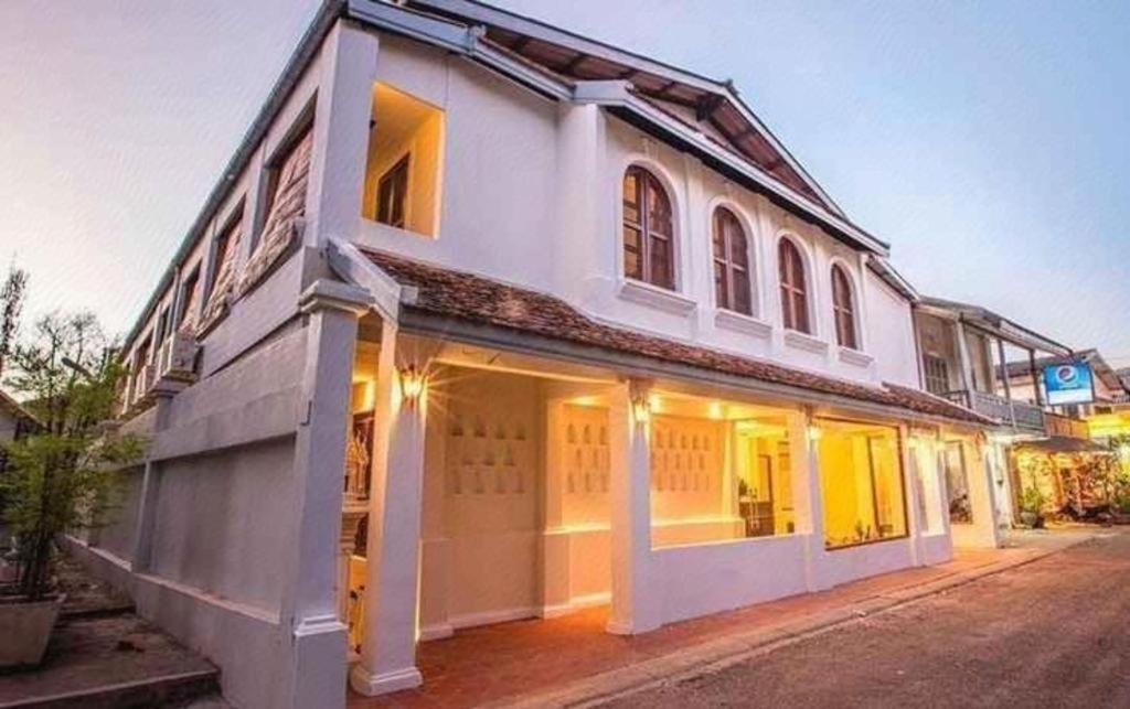 Le Luxe Boutique Hotel Вьентьян Экстерьер фото