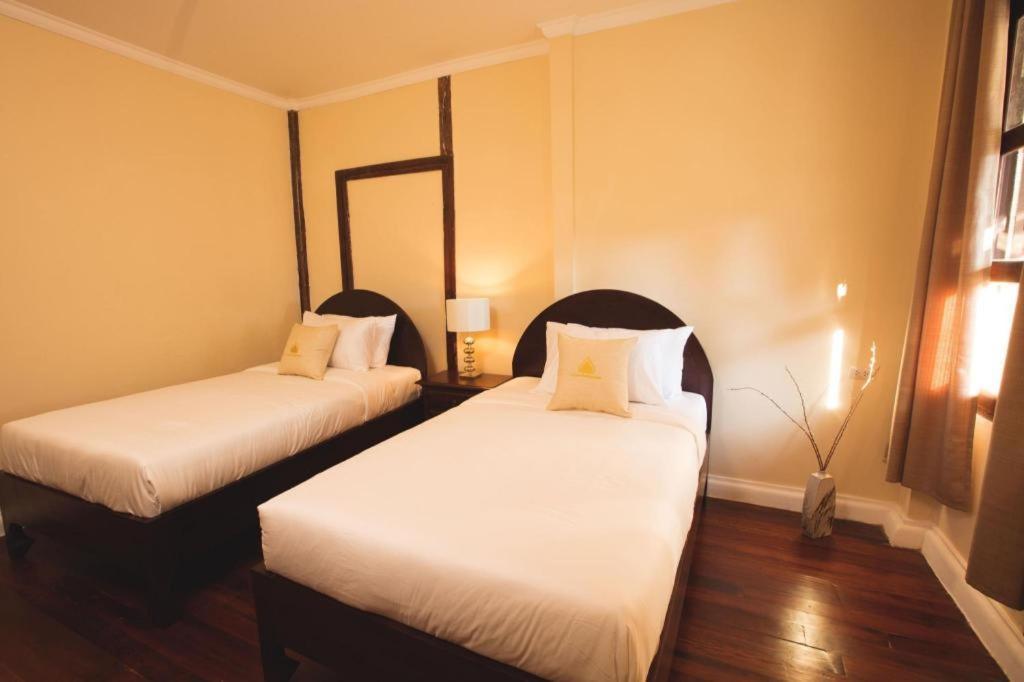 Le Luxe Boutique Hotel Вьентьян Экстерьер фото