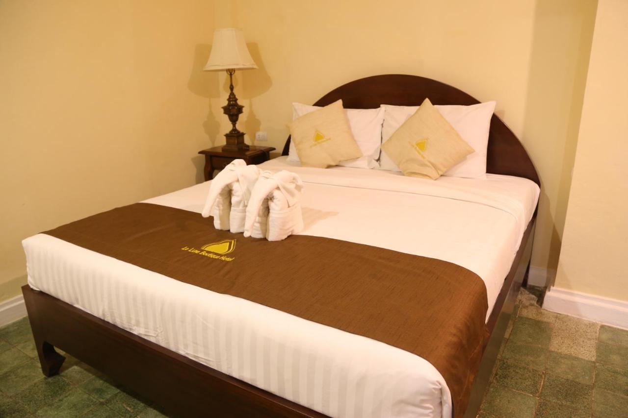 Le Luxe Boutique Hotel Вьентьян Экстерьер фото